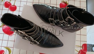 Stivaletto nero borchiato n° 36