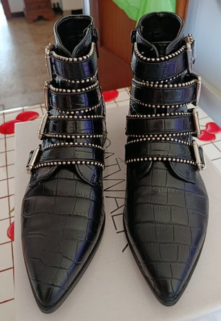 Stivaletto nero borchiato n° 36