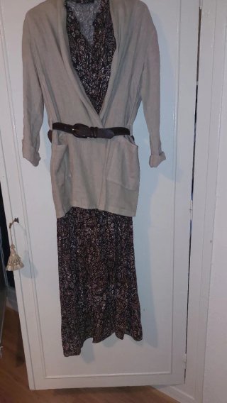Conjunto de Vestido Estampado y Cárdigan
