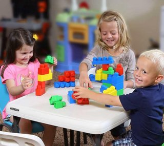 Mesa Infantil Dobrável Lifetime Branca 61cm