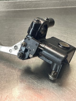 Bomba de freno izquierda Suzuki Burgman 125