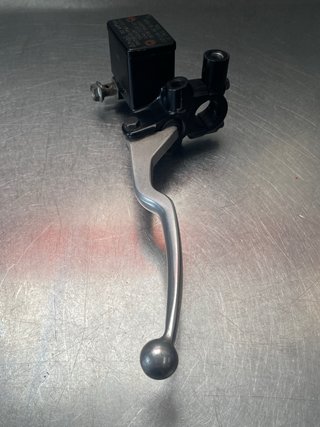 Bomba de freno izquierda Suzuki Burgman 125