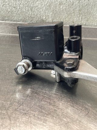 Bomba de freno izquierda Suzuki Burgman 125