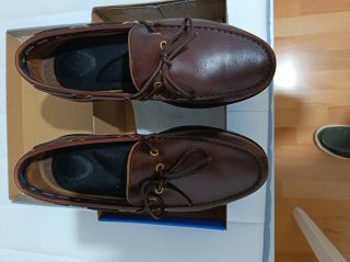 Zapatos náuticos de piel marrón