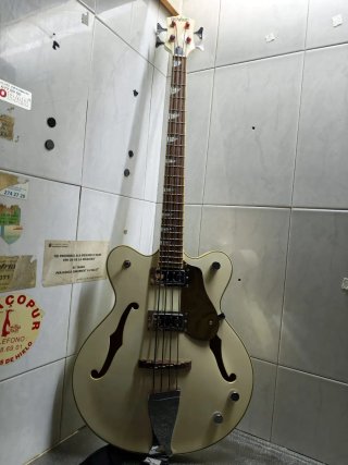 Bajo Eléctrico Eastwood Guitars