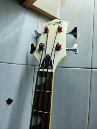 Bajo Eléctrico Eastwood Guitars