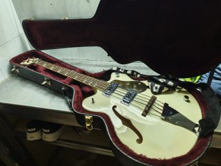 Bajo Eléctrico Eastwood Guitars