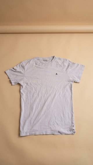 Camiseta Scalpers de manga corta en color lila cla