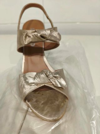 Sandalias Doradas Stiletto Talla 39