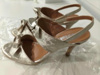 Sandalias Doradas Stiletto Talla 39
