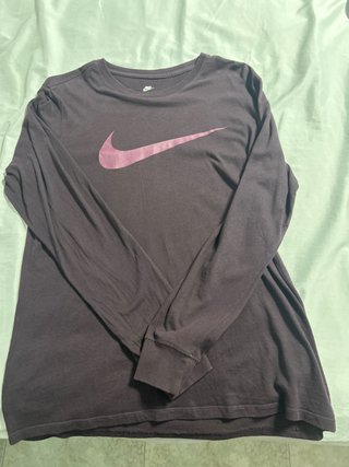 Camiseta de manga larga Nike violeta