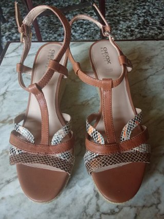 Sandalias Geox con cuña