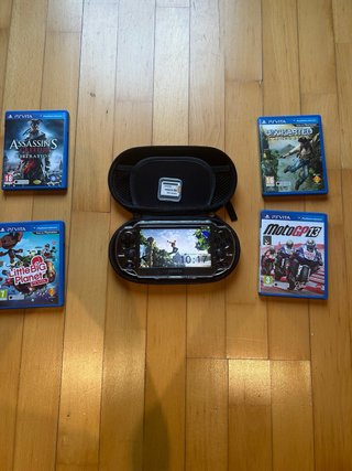 PS Vita OLED con 4 Juegos y accesorios