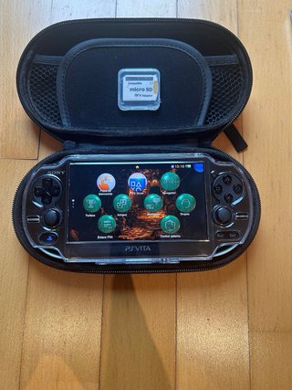 PS Vita OLED con 4 Juegos y accesorios