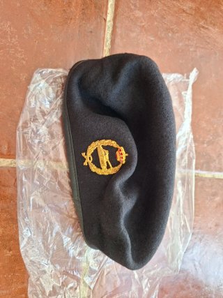 Boina Negra Acorazada Talla 57 nueva