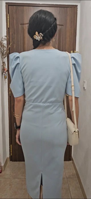 Vestido fiesta azul con detalle floral
