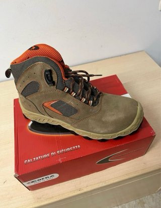 Botas de seguridad Cofra marrones y naranjas