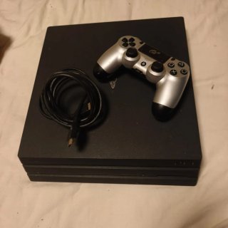 PS4 Pro 1TB + mando edición limitada Gran turismo