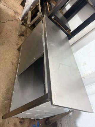 Mesa de acero inoxidable