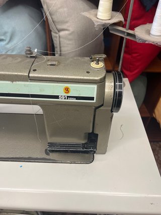 Máquina de Coser Industrial Singer