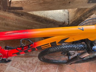 Bicicleta Trek Roja y Amarilla