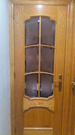 1 Puerta madera y cristal decorado