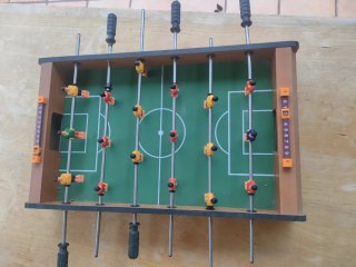 Futbolín de mesa compacto