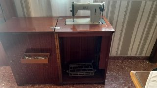 Máquina de coser Alfa vintage con pedal