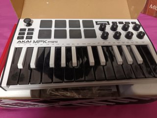 Akai MPK mini Controlador MIDI