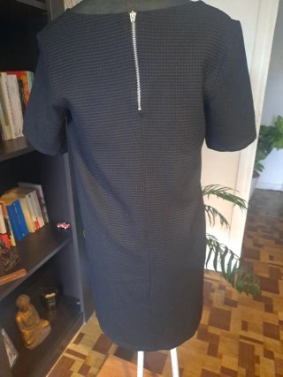 Vestido negro corto chic