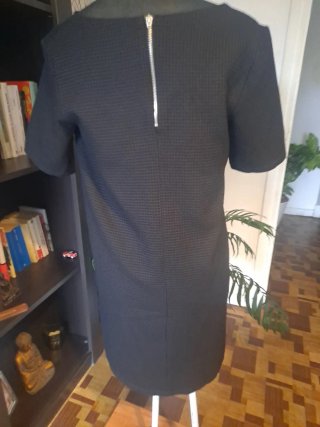 Vestido negro corto chic