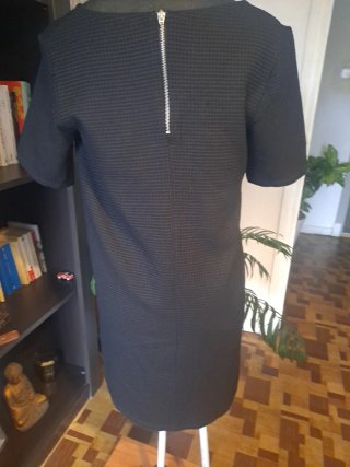 Vestido negro corto chic