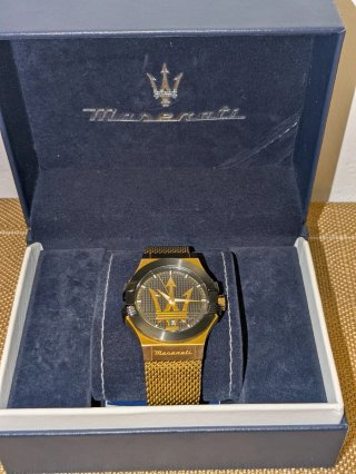 Reloj Maserati Dorado y Negro