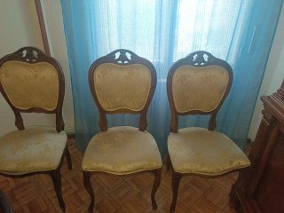 Mesa de salón y 6 sillas de madera