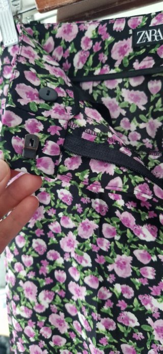 Pantalón con estampado floral