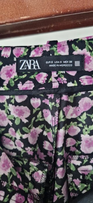 Pantalón con estampado floral