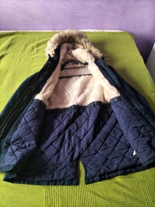 Chaqueta de niña azul con capucha