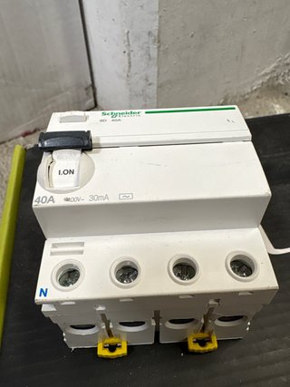 Diferencial Trifásico Schneider  40A 30mA