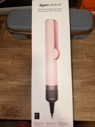 Dyson Airstrait