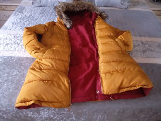 Chaquetón reversible rojo y amarillo