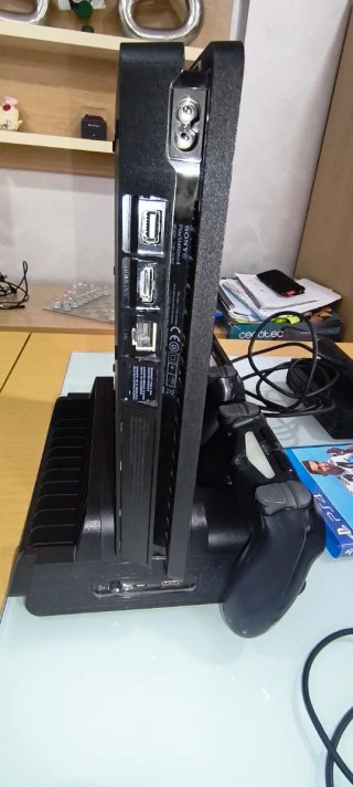 PS4 Pro 1TB con Sello de Garantía intacto.