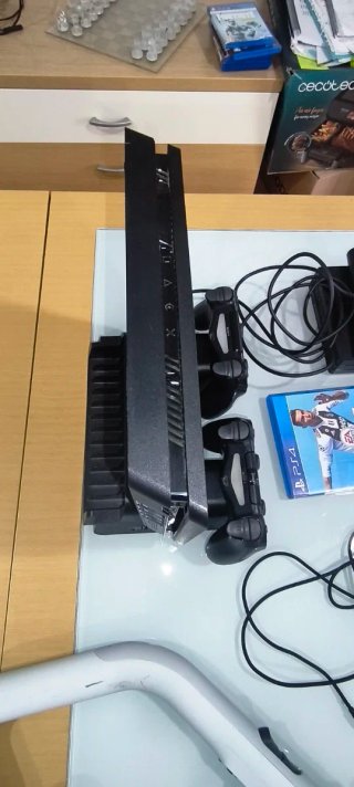 PS4 Pro 1TB con Sello de Garantía intacto.