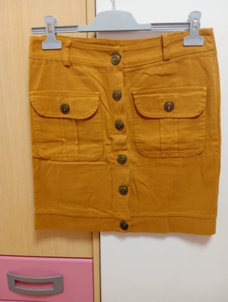 Falda color mostaza con Bolsillos Talla M