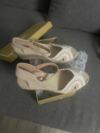 Sandalias esparto cuña beige y blancas T.39