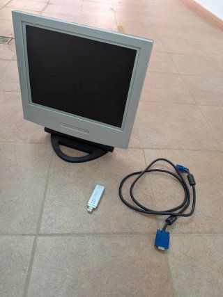 Monitor antiguo plata y negro