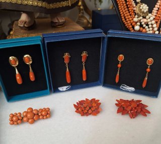 Pendientes de oro con coral