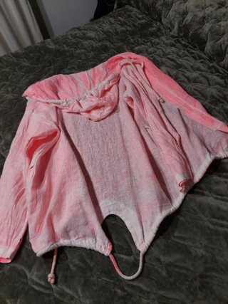 Chaqueta de lino rosa con capucha