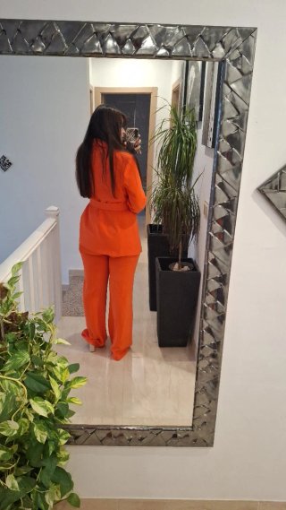 Traje Zara naranja chaqueta y pantalón