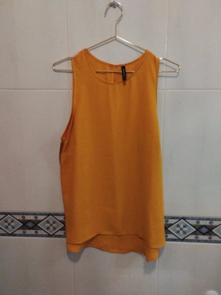 Blusa  color mostaza sin estrenar talla l