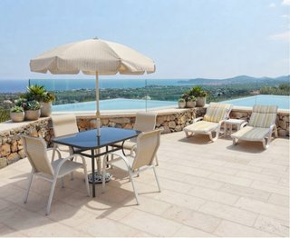 Lote Jardín:2 Tumbonas,4 Sillas,Mesa aux,Sombrilla